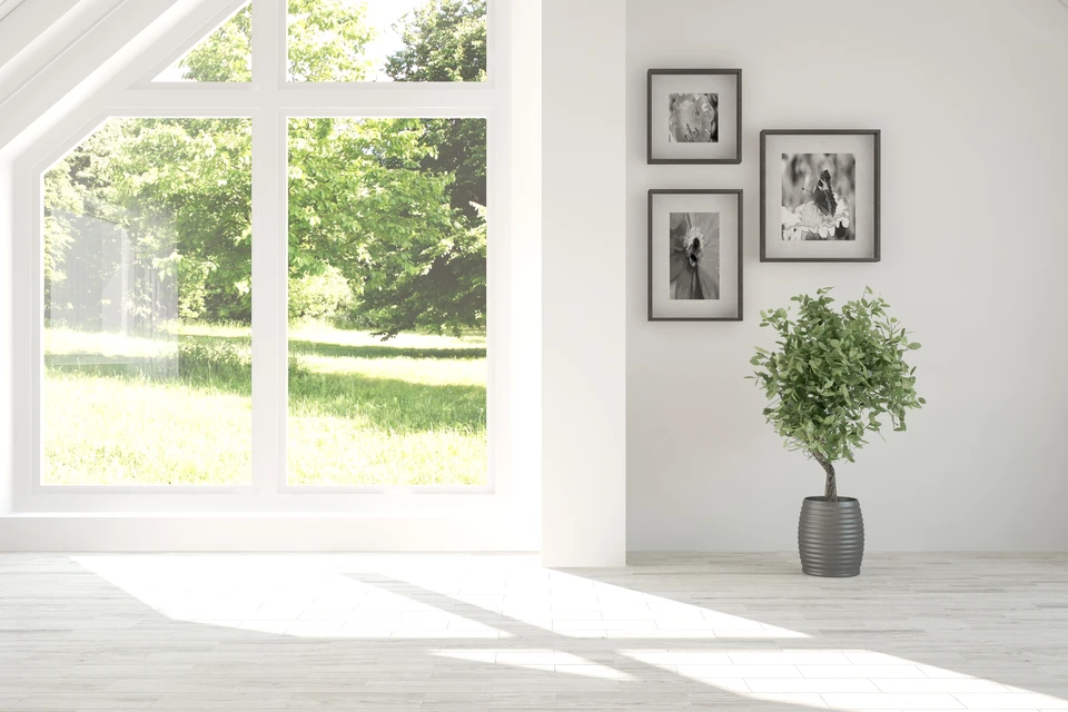 Extérieur résidentiel avec lucarne moderne à bardage vertical blanc sur toiture en tuiles terre cuite